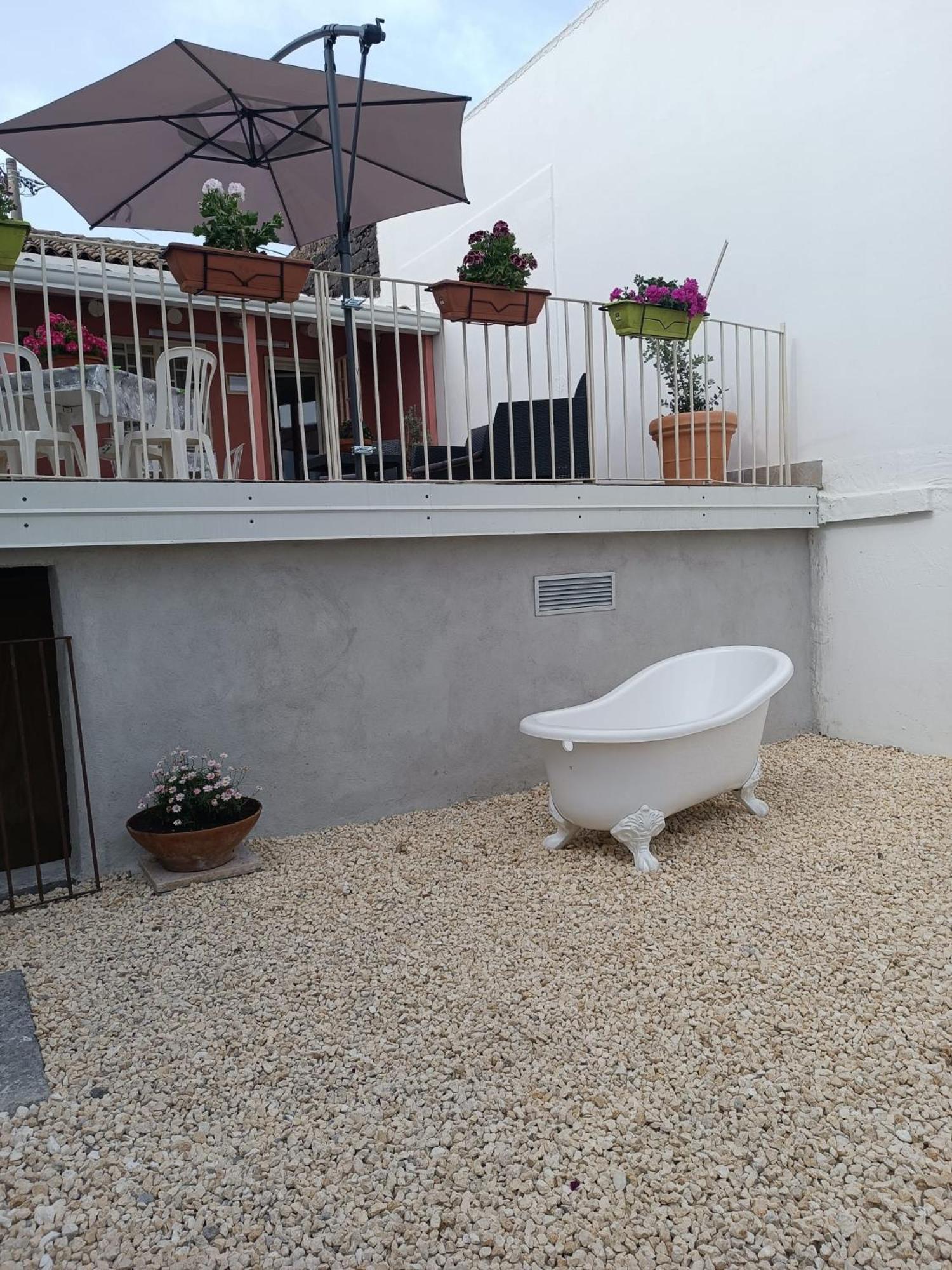 Mosa House Aci Castello Exterior foto